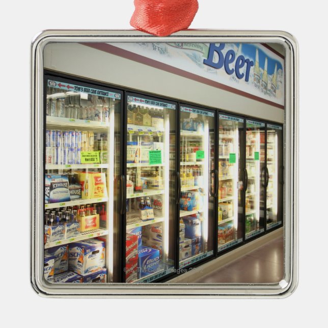 Ornamento De Metal A seção da cerveja de uma mercearia de Iowa. 2 (Frente)