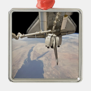 Ornamento De Metal A seção traseira do vaivém espacial entrado