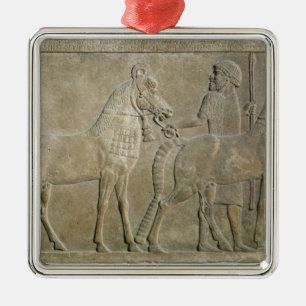 Ornamento De Metal Alivio que descreve os tributários de Sargon II