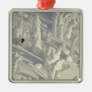 Ornamento De Metal Alpino Skier em espessos fantasmas de neve no Big