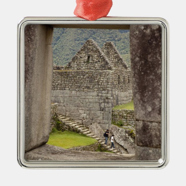 Ornamento De Metal América do Sul, Peru, Machu Picchu. Dois turistas (Frente)