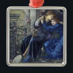Ornamento De Metal Amor entre as ruínas (por Edward Burne-Jones)<br><div class="desc">Este design apresenta uma pintura do artista britânico Pre-Raphaelite Sir Edward Burne-Jones (1833-1898). Ele retrata um homem e uma mulher em meio à arquitetura arruinada do período medieval. O homem e a mulher parecem ser amantes, enquanto se seguram firmemente, e estão sentados juntos numa capital de pedra em meio às...</div>