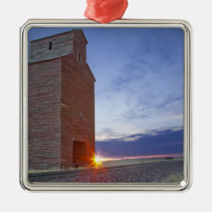 Ornamento De Metal Antigo celeiro em Collins Montana ao nascer do sol