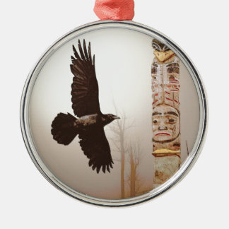 Ornamento De Metal Arte Flying Raven & Totem-Pole Fantasy
