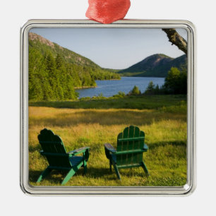 Ornamento De Metal As Cadeiras Adirondack no gramado do Jordan