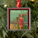 Ornamento De Metal Atlantic City Resort, Pensilvânia Railroad Viagem<br><div class="desc">Ilustração de Vintage United States of America poster de viagens art for Atlantic City, Nova Jersey via ferrovia da Pensilvânia, com uma bela mulher loira em maiô segurando uma toalha olhando para o sol na praia durante o verão. Pessoas estão se divertindo na praia e no passeio de barco. A...</div>