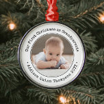 Ornamento De Metal Avós 1rua Natal Foto do bebê Preto Branco<br><div class="desc">Celebre o presente de precioso de seu mais novo membro da família com um na moda "Nosso Primeiro Natal como Avós", ornamento de fotos em metal redondo. A design neutra em termos de gênero é adequada para um novo bebê ou netinho. Imagem e todo texto neste modelo são simples de...</div>
