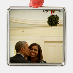 Ornamento De Metal Barack e Michelle Mistletoe - Sq.Ornamento
