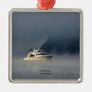 Ornamento De Metal Barco numa Manhã Foggy