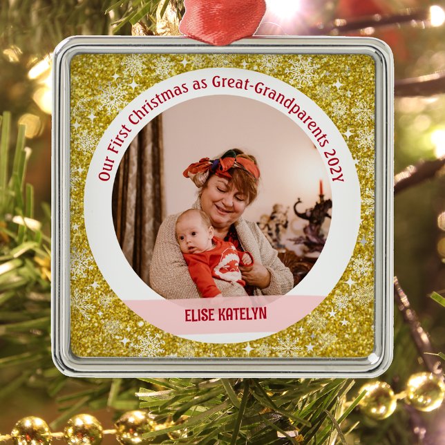 Ornamento De Metal Bebê 1rua Natal Como Ouro Excelente De Avós (Modern Elegant Golden Our First Christmas as Great-Grandparents Baby Girl Name 1 Photo Snowflakes)