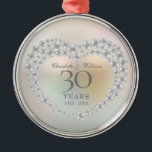 Ornamento De Metal Belo Aniversário de 30 de Pérola<br><div class="desc">Apresentando um belo coração de pérolas e pérolas,  esta marca de aniversário de casamento de 30 chic pode ser personalizada com sua informação especial sobre aniversário de pérolas em um fundo de pérolas. Projetado por Thisnotme©</div>