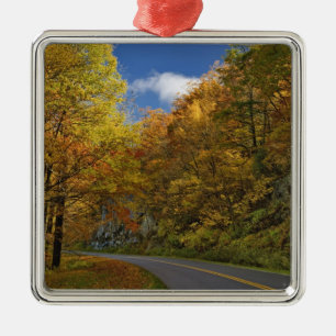 Ornamento De Metal Blue Ridge Parkway curvando através das cores de o