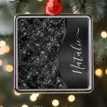 Ornamento De Metal Brilho Preto Metálico Personalizado<br><div class="desc">Personalize facilmente este metal escovado preto e um ornamento padrão de brilho falso glamouroso com seu próprio nome personalizado.</div>