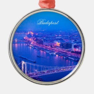 Ornamento De Metal Budapest em a noite