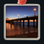 Ornamento De Metal Cais no por do sol, Califórnia de Manhattan Beach<br><div class="desc">AssetID: 131374308/{ligação em ponte}/cais no por do sol,  Califórnia de Manhattan Beach</div>