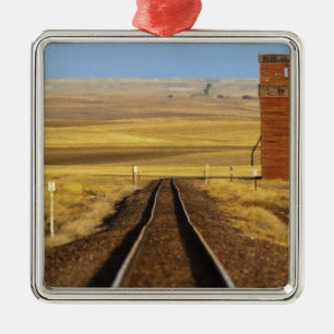 Ornamento De Metal Caminhos de ferro levam ao velho granário de Coll