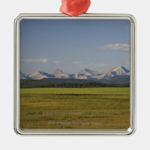 Ornamento De Metal Campos e Rolling Hills verdes com montanhas