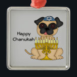 Ornamento De Metal Cão do Pug de Hanukkah<br><div class="desc">Um presente adorável de Chanukah para qualquer um que ama cães & pugs!</div>