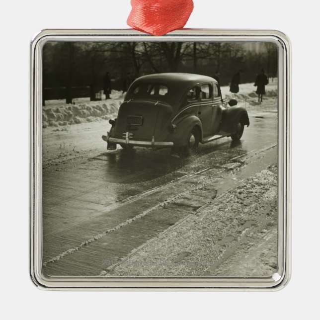 Ornamento De Metal Carro na estrada (Frente)