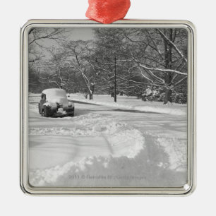 Ornamento De Metal Carro tampado neve na rua B&W