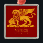 Ornamento De Metal Casaco de Armas de Veneza<br><div class="desc">A bandeira da República de Veneza que apresenta o ícone tradicional da marca de Rua - o Leão da Marca de Santo. O texto escrito em latim no livro diz: "Pax tibi Marce, evangelista meus." (Que a Paz esteja com você, Mark, meu evangelista.) O leão é o símbolo da Marca...</div>