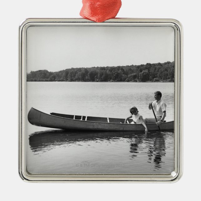 Ornamento De Metal Casal em uma canoa (Frente)