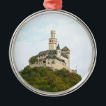 Ornamento De Metal Castelo<br><div class="desc">Marksburg, fortaleza acima da cidade de Braubach, na Renânia-Palatinado, Alemanha, o único castelo medieval do Reno Médio que nunca foi destruído.</div>