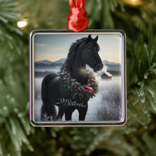 Ornamento De Metal Cavalo negro na neve com coroa de Natal