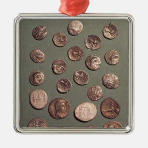 Ornamento De Metal Céltico da seleção e moedas romanas encontrados
