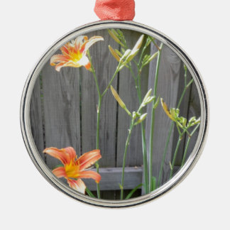 Ornamento De Metal Cerca com Lillies