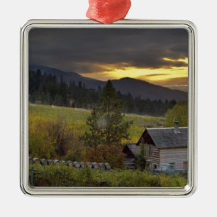 Ornamento De Metal Céu do pôr do sol sobre vinhas e cabana de toras h