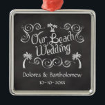 Ornamento De Metal Chalkboard Our Beach Weding<br><div class="desc">Trendy e o popular quadro negro em cinzas de carvão com texto de aparência manuscrito branco. Lembrança de um antigo comprador ou recurso de vintage. Traga de volta o estilo de vintage com um conselho de escrevendo empoeirado. A costa é um lugar perfeito para celebrar os grandes núpcias do dia...</div>