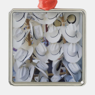 Ornamento De Metal Chapéus de vaqueiro que penduram em uma loja de