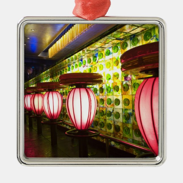 Ornamento De Metal China, Xangai. Bar no bar Xin Tian Di (Frente)