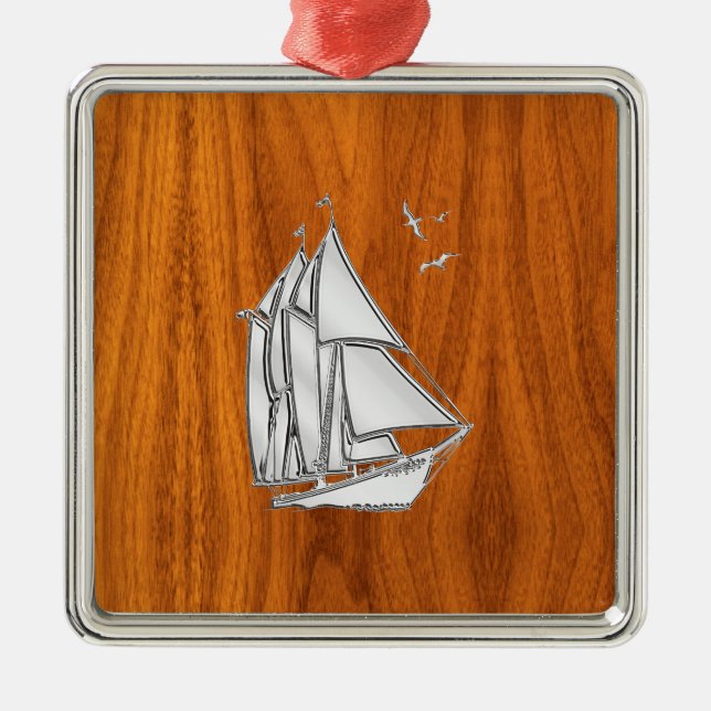 Ornamento De Metal Chrome Silver like Sailboat on Teak Veneer (Frente)