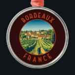 Ornamento De Metal Circulo de Desgaste Retroativo Bordéus França<br><div class="desc">Bordéus retro vetor viagem design. Bordeaux,  centro da famosa região vitícola,  é uma cidade portuária no rio Garonne,  no sudoeste de França.</div>