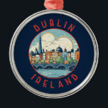 Ornamento De Metal Circulo de Desvio Retrotraído de Dublin Irlanda<br><div class="desc">Viagem de Dublin. Os seus edifícios históricos incluem o Castelo de Dublin,  namorando do século 13,  e a imposição da Catedral de Patrick,  Rua,  fundada em 1911.</div>