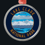 Ornamento De Metal Círculo de Distância do Parque Nacional do Lago Cl<br><div class="desc">Lago Clark vetor trabalho de arte design. O parque é uma terra de beleza impressionante. O vapor vulcânico,  a salmoura,  o urso forrageiro e as montanhas rugosas refletem-se em lagos turquesas em xisto.</div>
