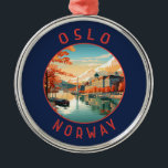 Ornamento De Metal Circulo de Distância Retrotraído Oslo Noruega<br><div class="desc">Oslo retro vetor viagem design. Oslo,  a capital da Noruega,  senta-se na costa sul do país à frente do Oslofjord.</div>