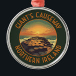 Ornamento De Metal Circulo retrorreflector da Irlanda do Giant Causew<br><div class="desc">Causeway do Giant em um estilo de arte vetorial. A Via do Gigante é composta por mais de 40 mil colunas de basalto que foram formadas por lava que resfriaram e contraíram,  criando padrões e rachaduras de estresse regulares.</div>