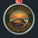 Ornamento De Metal Circulo retrorreflector da Irlanda do Giant Causew<br><div class="desc">Causeway do Giant em um estilo de arte vetorial. A Via do Gigante é composta por mais de 40 mil colunas de basalto que foram formadas por lava que resfriaram e contraíram,  criando padrões e rachaduras de estresse regulares.</div>