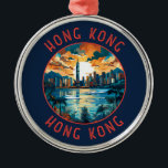 Ornamento De Metal Círculo Retrotraído de Hong Kong China<br><div class="desc">Design de viagem de vetor retrovetor de Hong Kong. Uma mistura de Oriente e Ocidente: Hong Kong orgulha-se de uma mistura cativante de influências chinesas e ocidentais.</div>