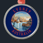 Ornamento De Metal Circulo Retrovissivo da Sydney Austrália<br><div class="desc">Sydney retro vetor viagem design. Sydney,  capital de Nova Gales do Sul e uma das maiores cidades da Austrália,  é mais conhecida pela sua Harbourfront Sydney Opera House,  com um design distinto tipo vela.</div>
