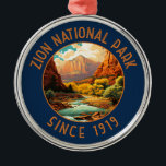 Ornamento De Metal Círculo Retrovisso do Parque Nacional do Zion<br><div class="desc">Zion vetor trabalho de arte design. O parque é uma zona natural de Utah a sudoeste,  que se distingue pelos penhascos vermelhos íngremes de Zion Canyon.</div>