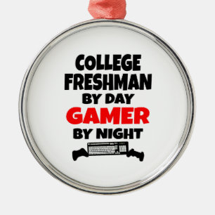 Ornamento De Metal College Freshman by Day Gamer by Night