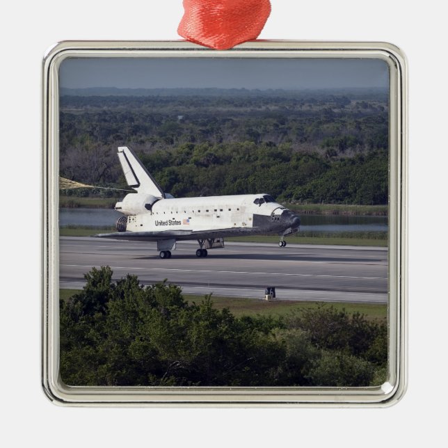 Ornamento De Metal Com a calha de arrasto desenrolada 2 (Frente)