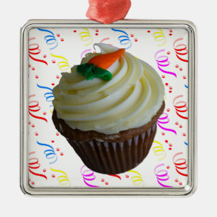 Ornamento De Metal Cupcake de bolo de carrot com Confetti