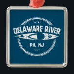 Ornamento De Metal Delaware River Kayaking<br><div class="desc">O maior rio que flui livremente nos Estados Unidos orientais,  o rio Delaware percorre florestas,  fazendas e vilas,  e também liga algumas das regiões mais densamente povoadas da América.</div>