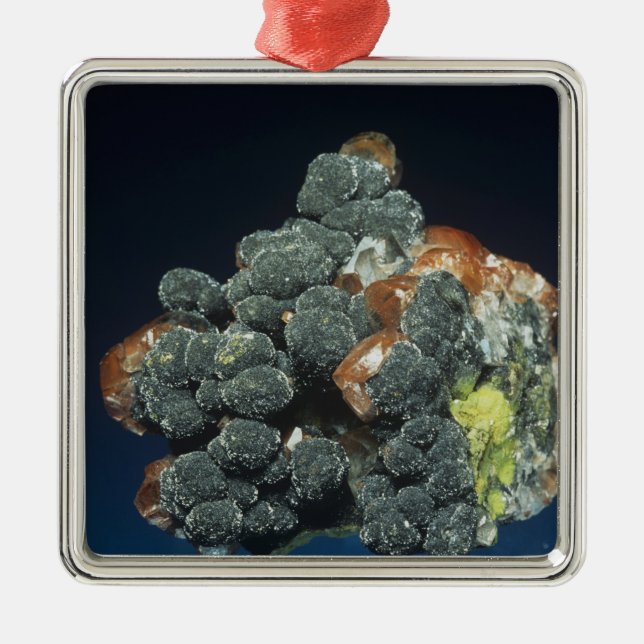 Ornamento De Metal Descloizite na calcite (Frente)