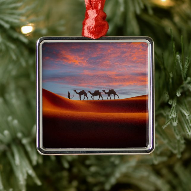 Ornamento De Metal Deserts | Man & Camels in the Sand Dunes (Árvore)